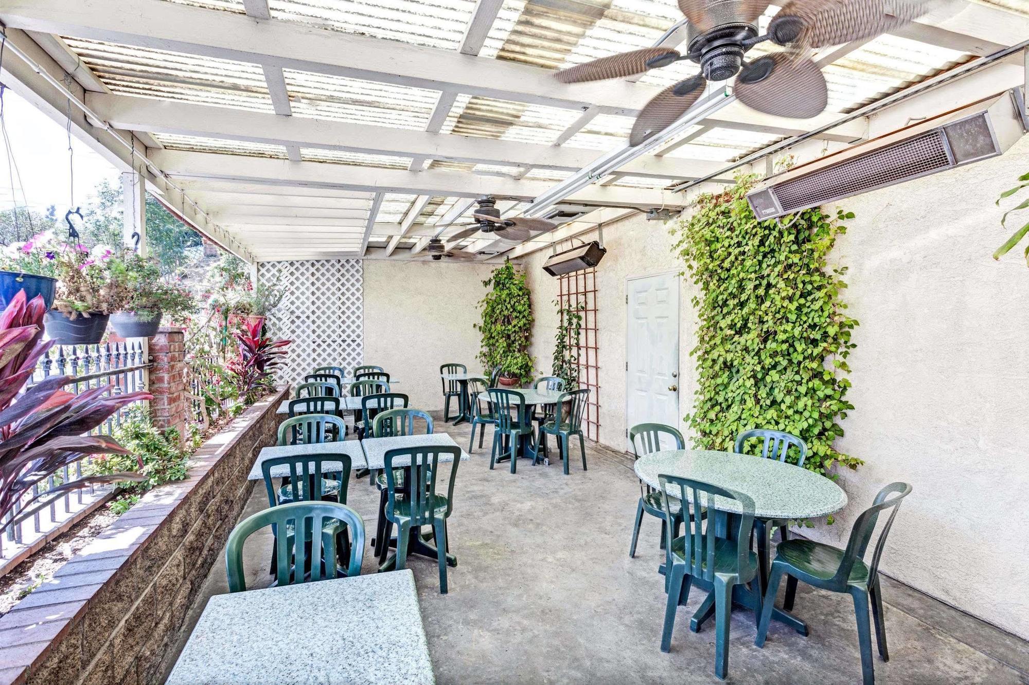 伍德兰希尔斯骑士酒店 洛杉矶 外观 照片